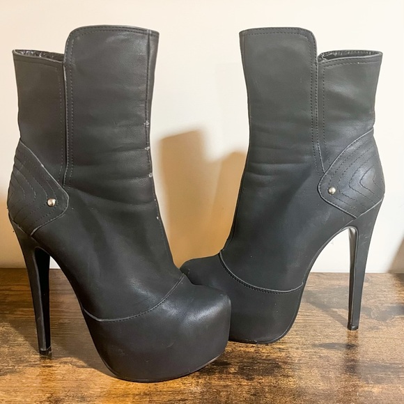 Brida Black Platform Booties - Picture 3 of 6